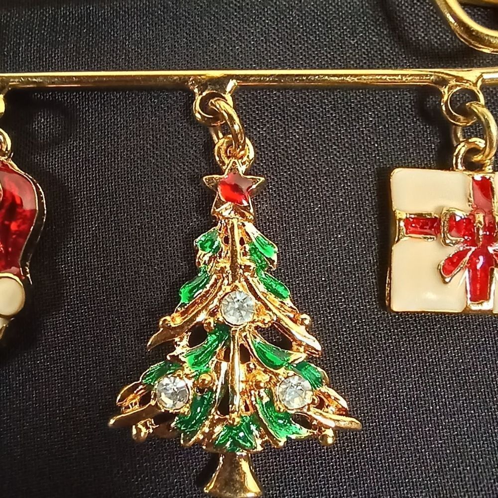 Vintage AVON gold-tone Christmas Safety Pin Charm Brooch - Picture 3 of 9